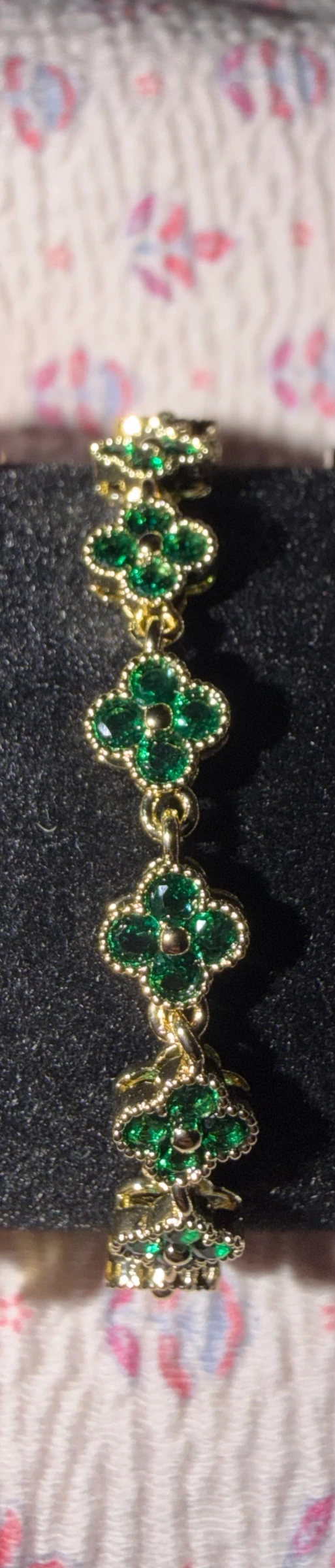 Bracelet doré et vert. NEUF